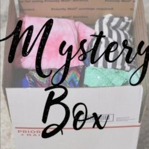 Nice Mystery box. No less than 10 items for 40$.Dresses and more.